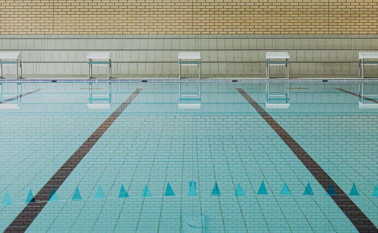Indoor swimming pool with diving podiums